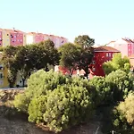 Modern Homestay With River Views, Sunrise & Friendly Cats